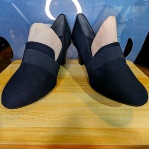 Aerosoles NWOT Shoreshot 10M black fabricand elastic 2" comfy loafer style heels